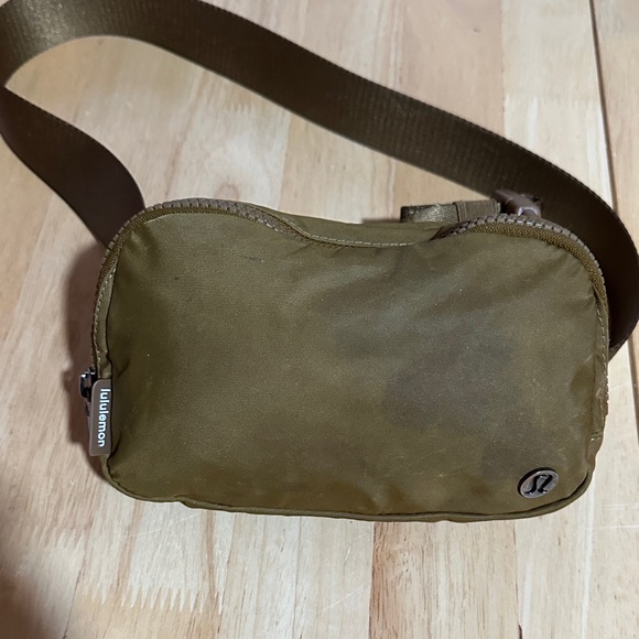 lululemon athletica Men's Khaki Belt Bag - Picture 2 of 5